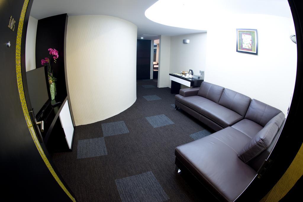 Avenue 64 Hotel Yangon Room photo