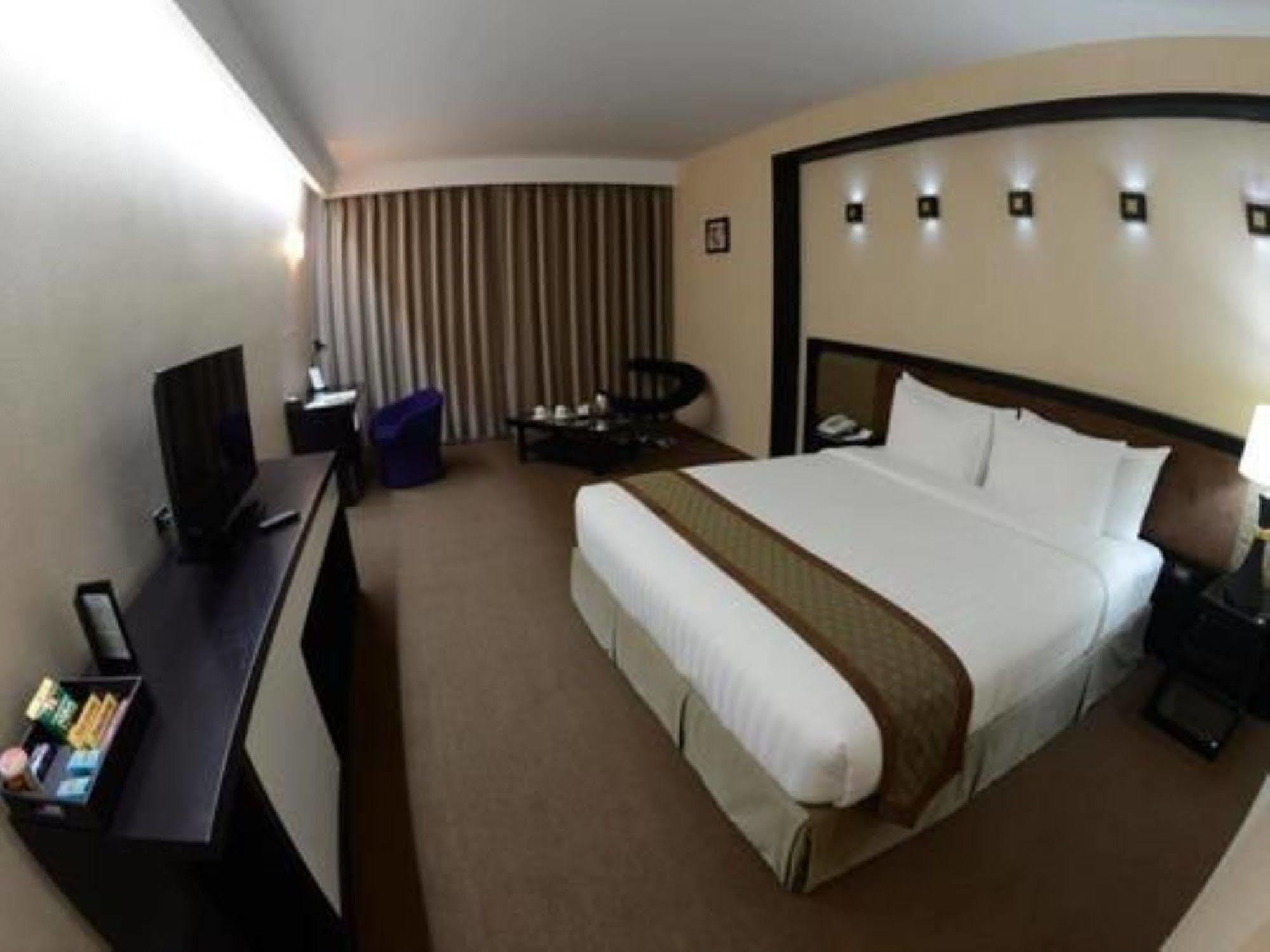 Avenue 64 Hotel Yangon Exterior photo